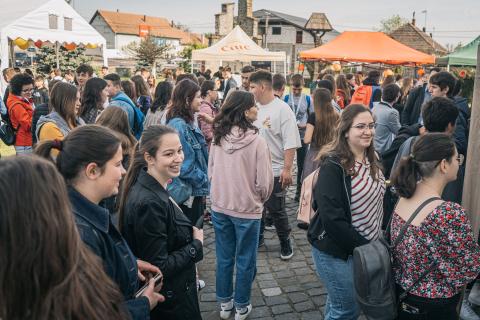 Rendíthetetlenül REndít Ő