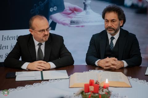 Sajtótájékoztató