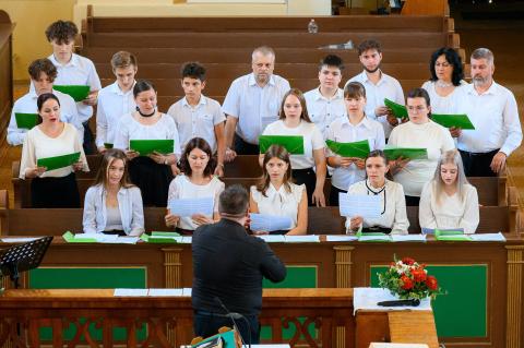 A szentséges Úrnak hála!